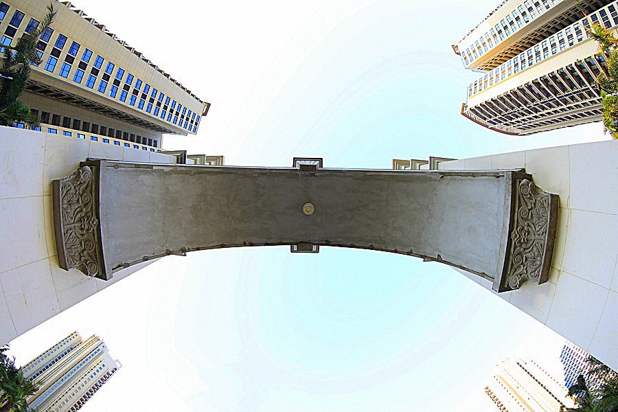 《不老松：忆海南游记》-长島兰湾二期壮观的大门和老朽住的海景楼[10栋]！