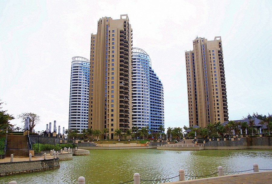 《不老松：忆海南游记》长島兰湾（01）环境优美，外有海景，内似花园。真是休闲养老之