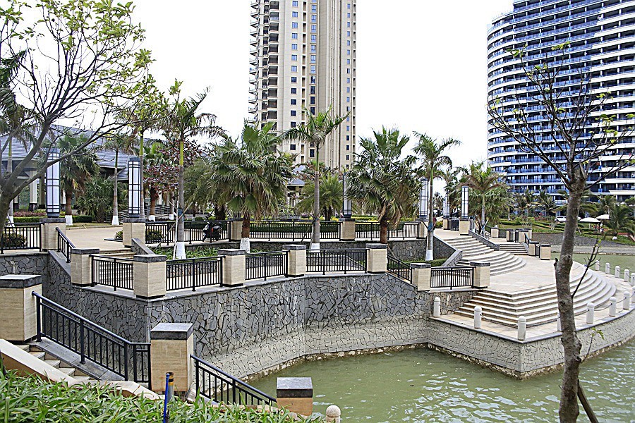 《不老松：忆海南游记》长島兰湾（01）环境优美，外有海景，内似花园。真是休闲养老之