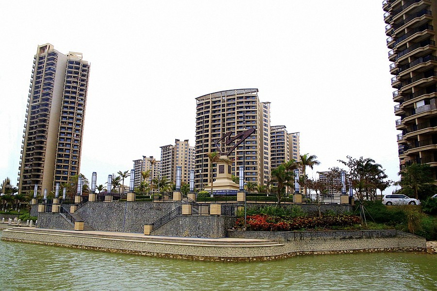 《不老松：忆海南游记》长島兰湾（01）环境优美，外有海景，内似花园。真是休闲养老之