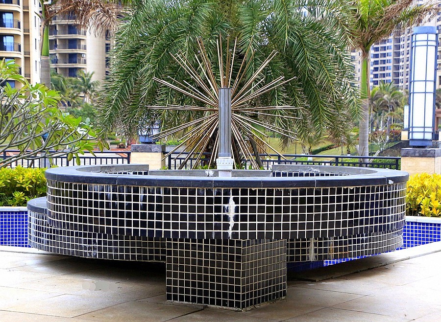 《不老松：忆海南游记》长島兰湾（02）环境优美，外有海景，内似花园。真是休闲养老之