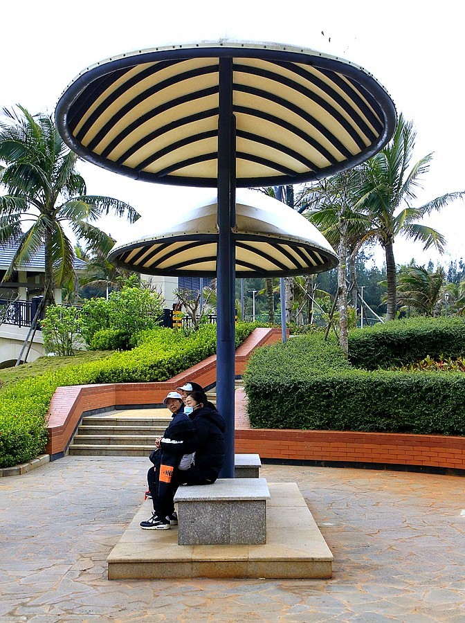 《不老松：忆海南游记》长島兰湾（02）环境优美，外有海景，内似花园。真是休闲养老之