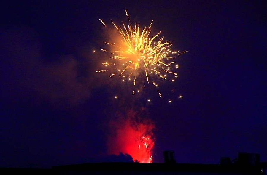 《不老松：纪实摄影》【大美河山系列报導】三游东戴河！ (22)在海边定时定点燃放焰花