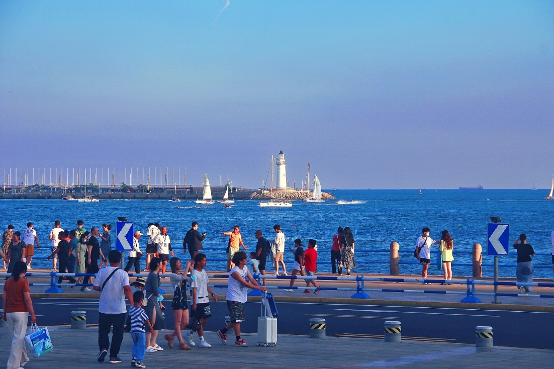 国庆周末特刊《岛城风景与节日里的美女》祝大家节日愉快！万事如意！
