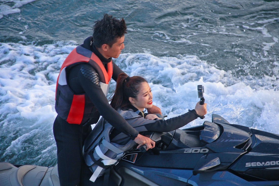 国庆周末特刊《岛城风景与节日里的美女》祝大家节日愉快！万事如意！