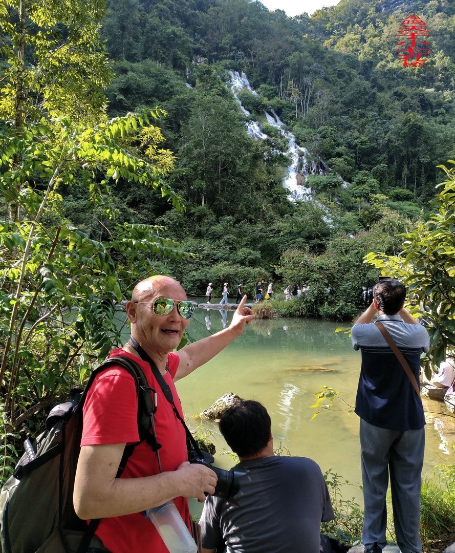 翡翠般的荔波小七孔                /周鸣天