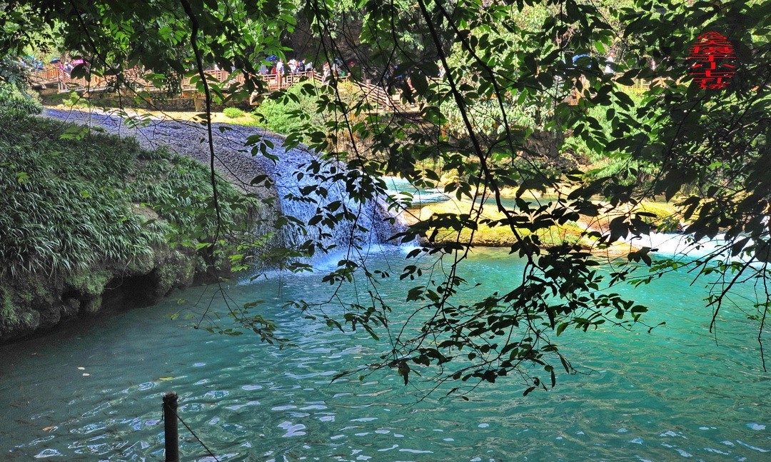 翡翠般的荔波小七孔                /周鸣天