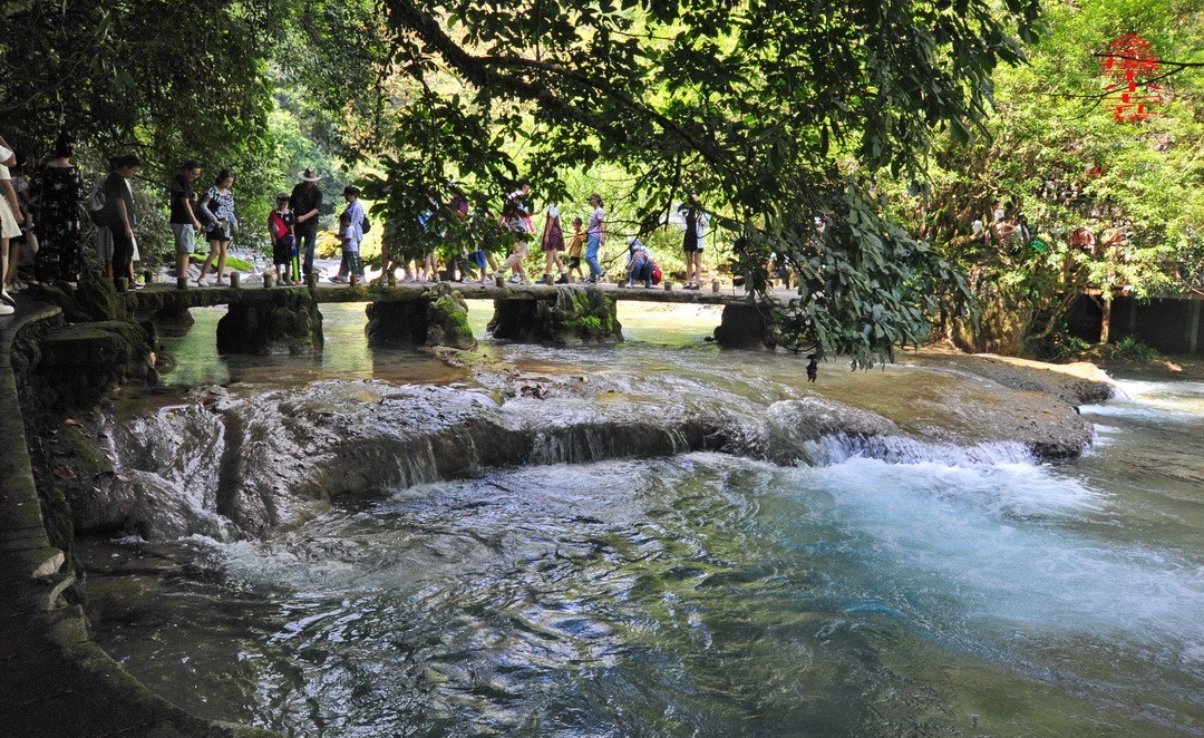 翡翠般的荔波小七孔                /周鸣天