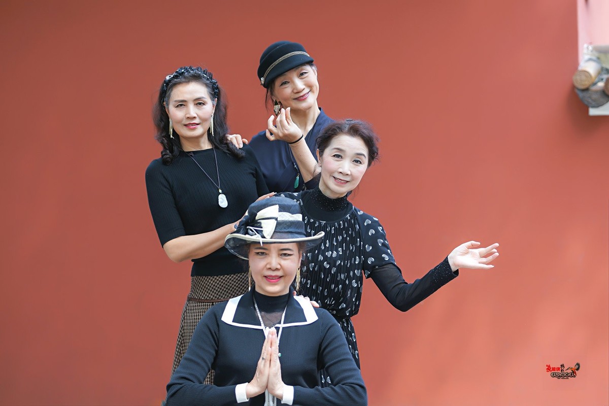 【春日红墙·四大美女】---梁祝、蝴蝶、英、弓长