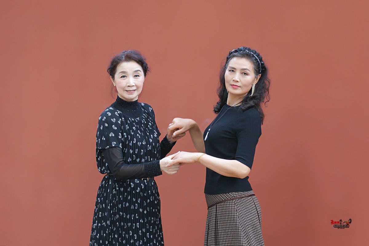 【春日红墙·四大美女】---梁祝、蝴蝶、英、弓长