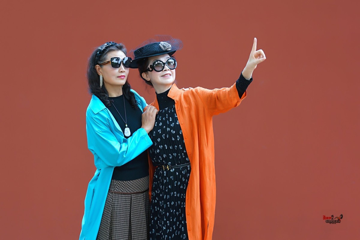 【春日红墙·四大美女】---梁祝、蝴蝶、英、弓长