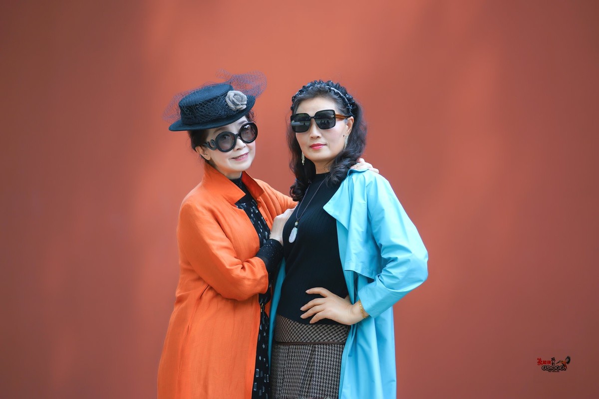 【春日红墙·四大美女】---梁祝、蝴蝶、英、弓长