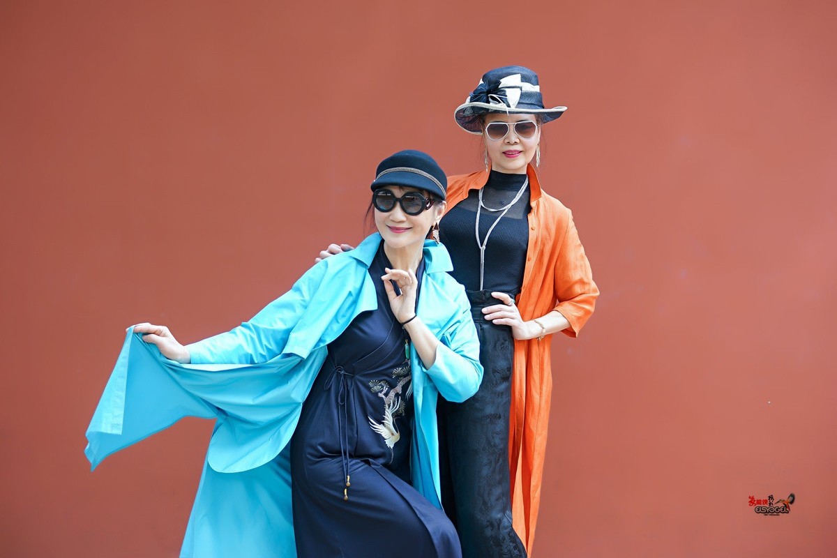 【春日红墙·四大美女】---梁祝、蝴蝶、英、弓长