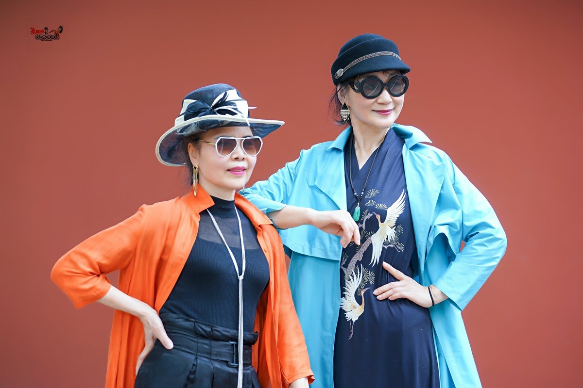 【春日红墙·四大美女】---梁祝、蝴蝶、英、弓长