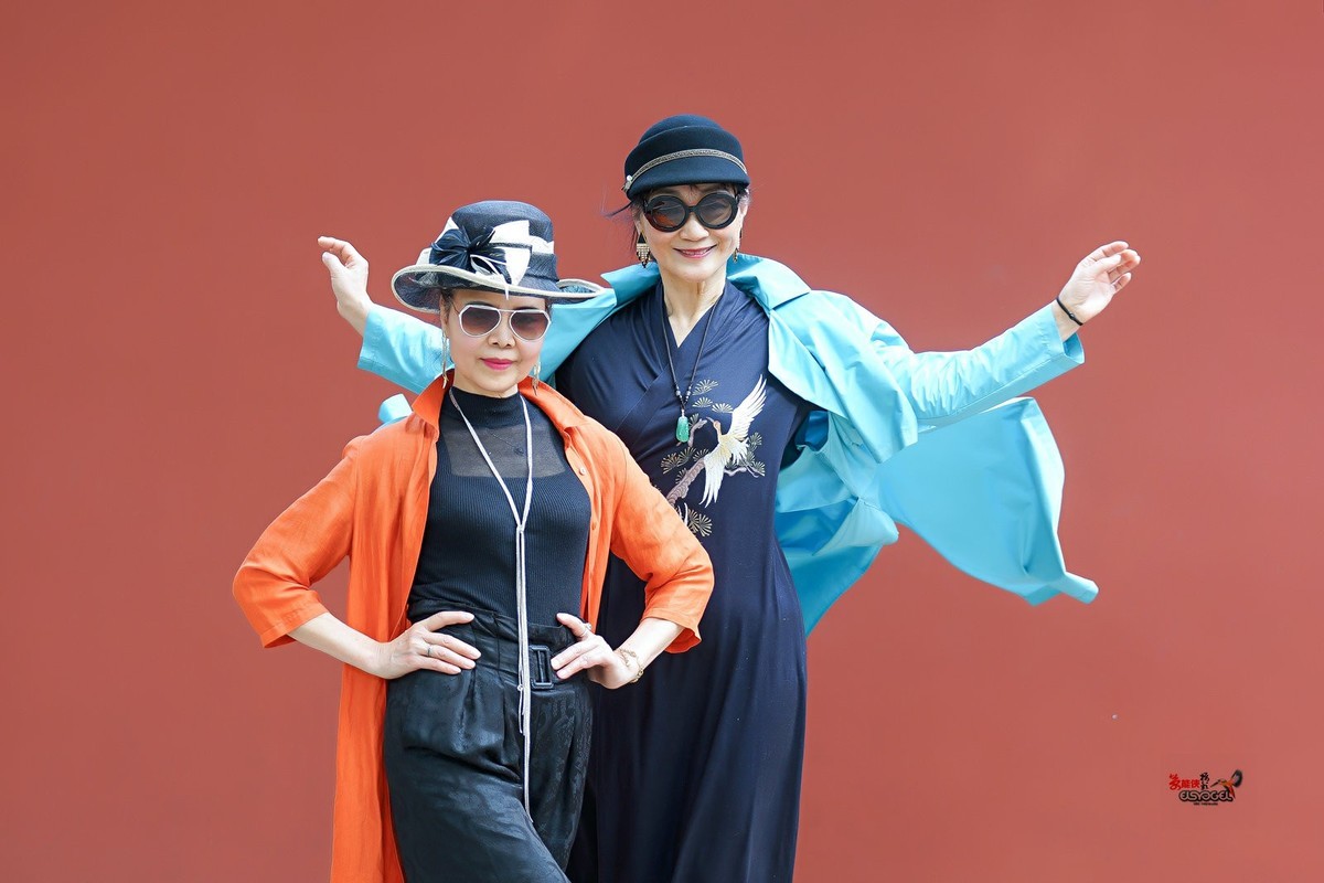 【春日红墙·四大美女】---梁祝、蝴蝶、英、弓长