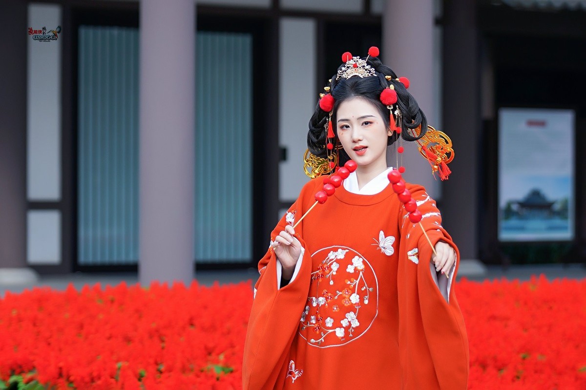 【春日财神少女】--- 半鹿