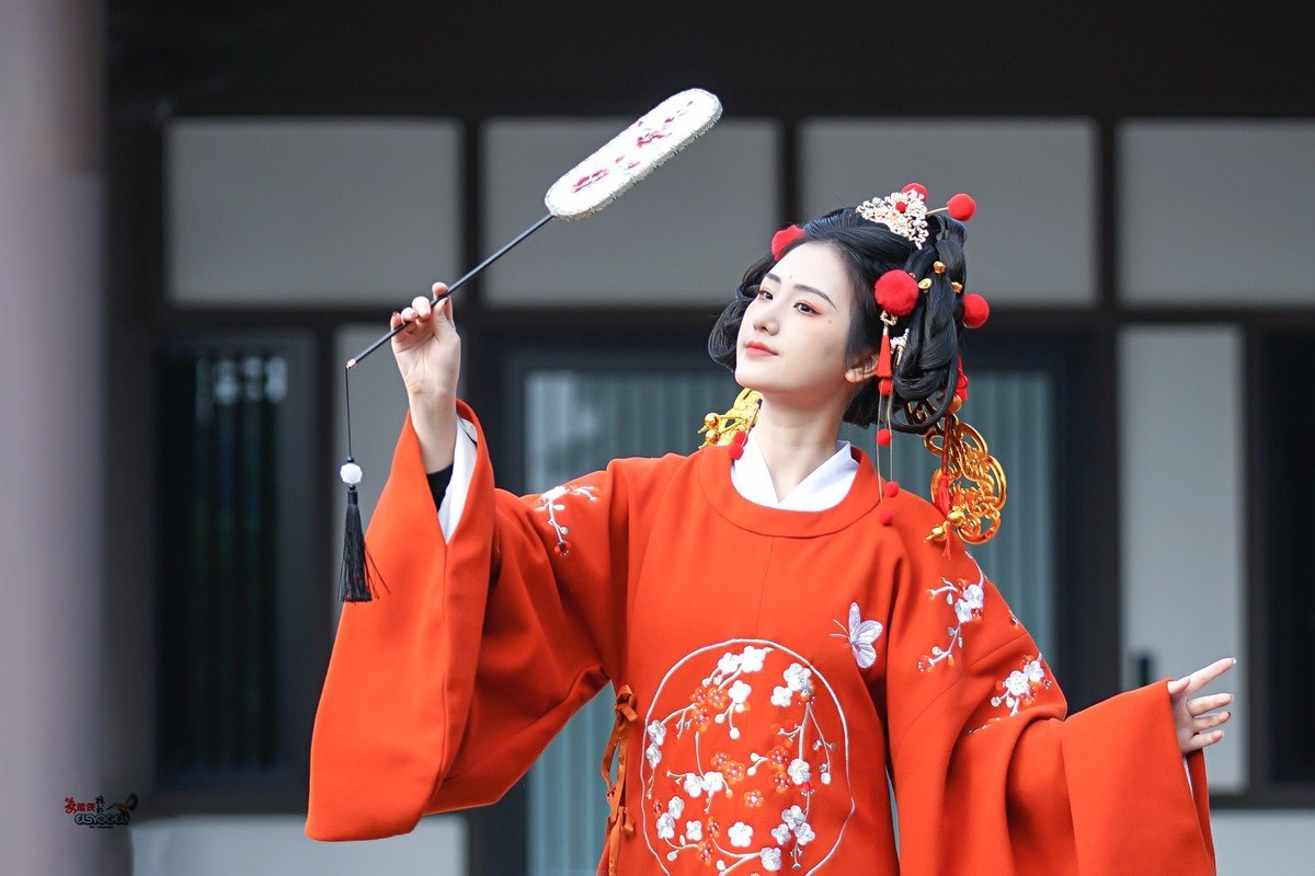 【春日财神少女】--- 半鹿