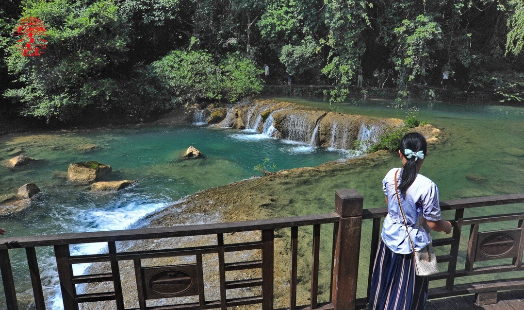 翡翠般的荔波小七孔                /周鸣天