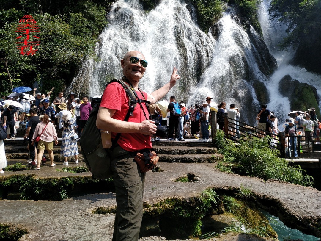 翡翠般的荔波小七孔                /周鸣天