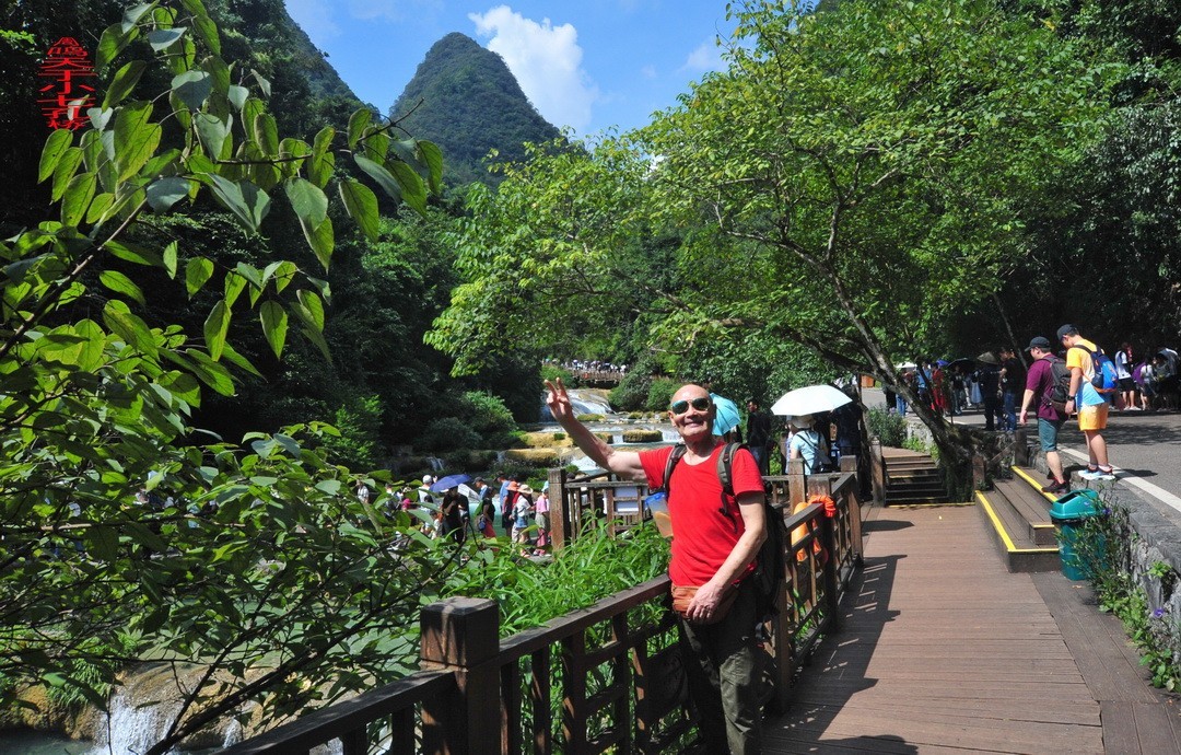 翡翠般的荔波小七孔                /周鸣天