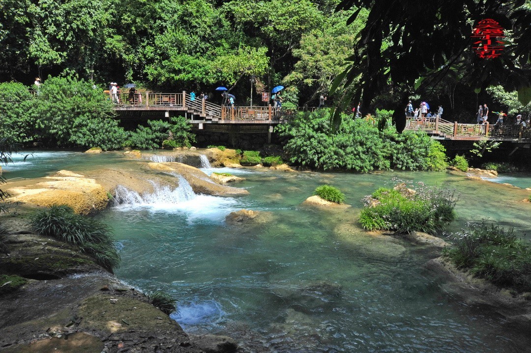 翡翠般的荔波小七孔                /周鸣天