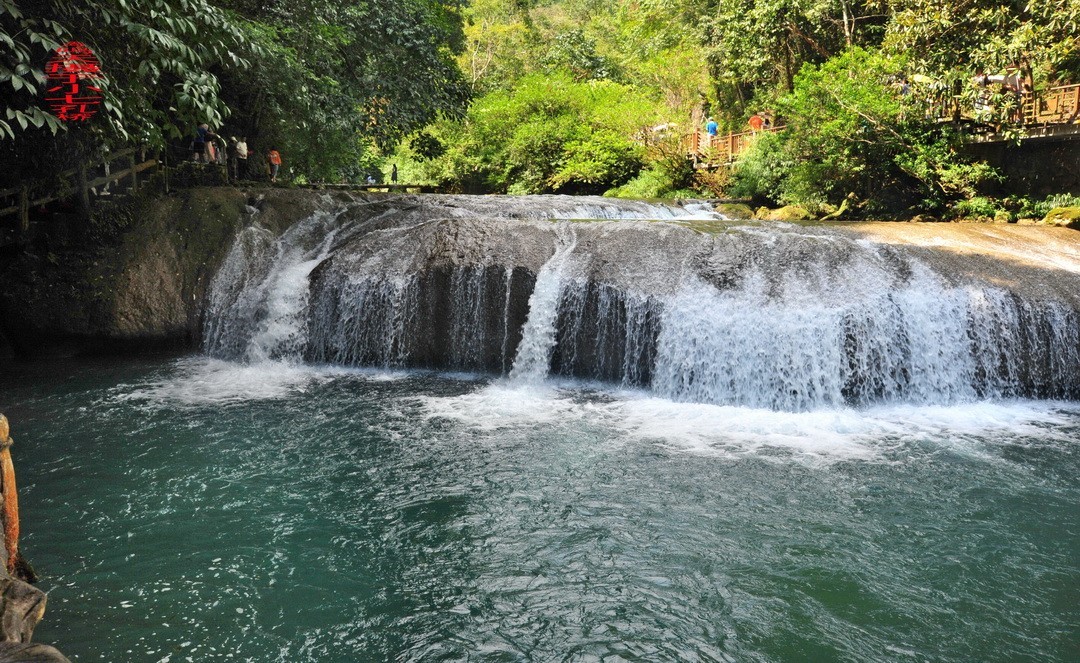 翡翠般的荔波小七孔                /周鸣天