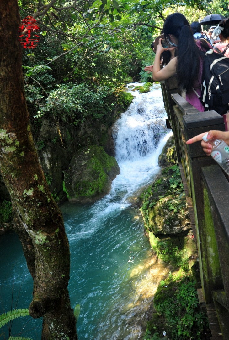 翡翠般的荔波小七孔                /周鸣天
