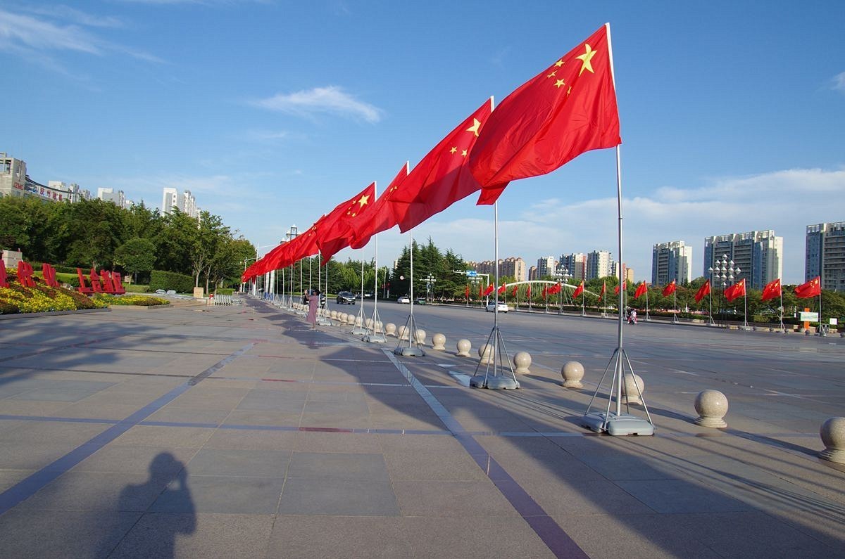 五星红旗迎风飘扬--20P