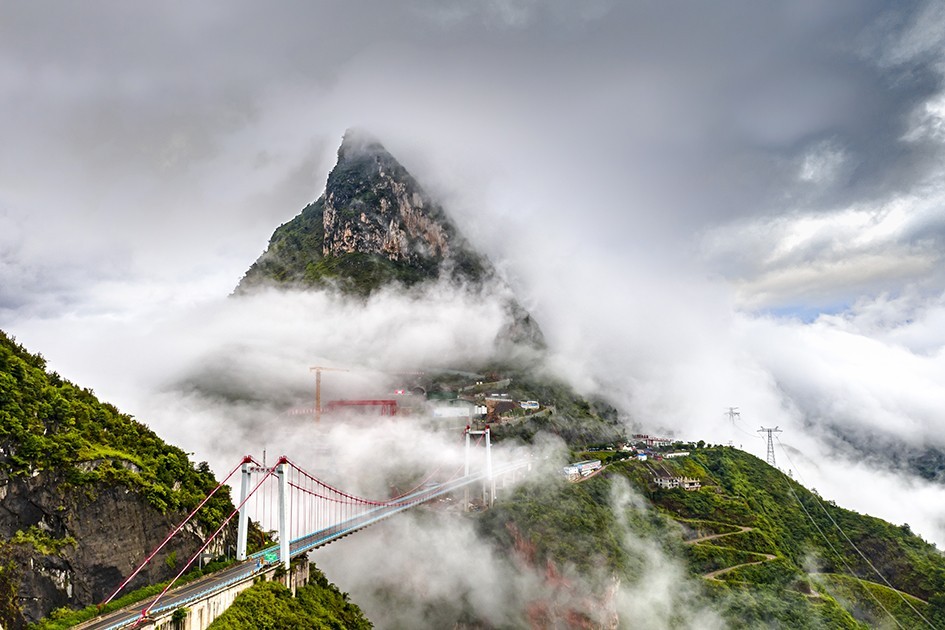 在建中的乌蒙山特大桥