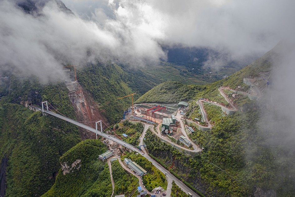在建中的乌蒙山特大桥