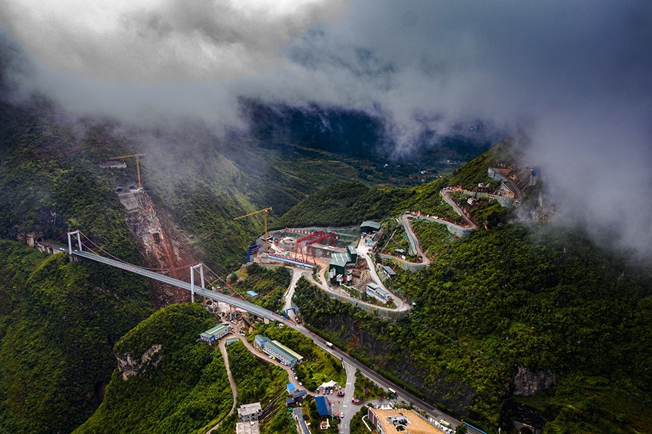 在建中的乌蒙山特大桥