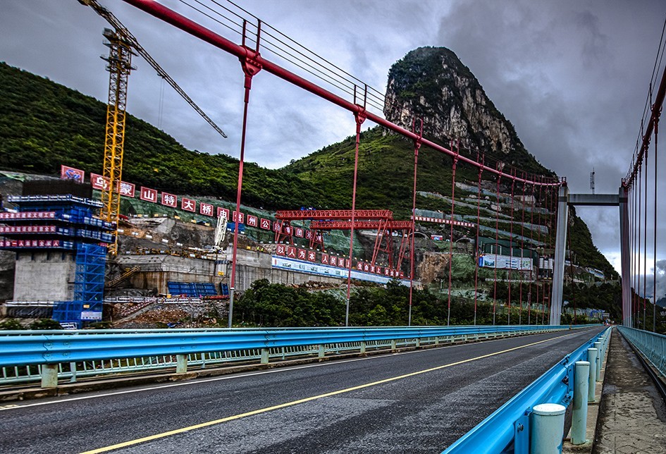 在建中的乌蒙山特大桥