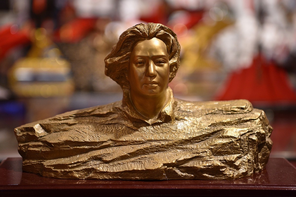 井冈山红色领袖雕像纪念品店-1