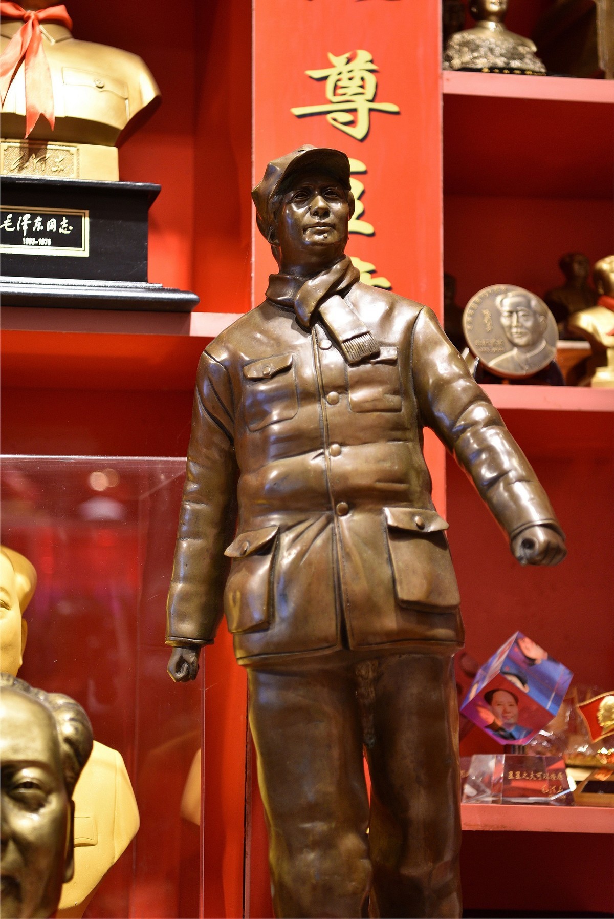 井冈山红色领袖雕像纪念品店-1