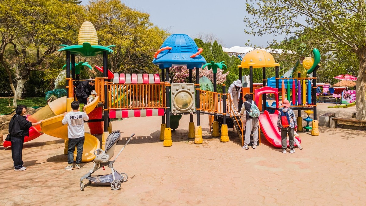 大 连 森 林 动 物 园 北 门