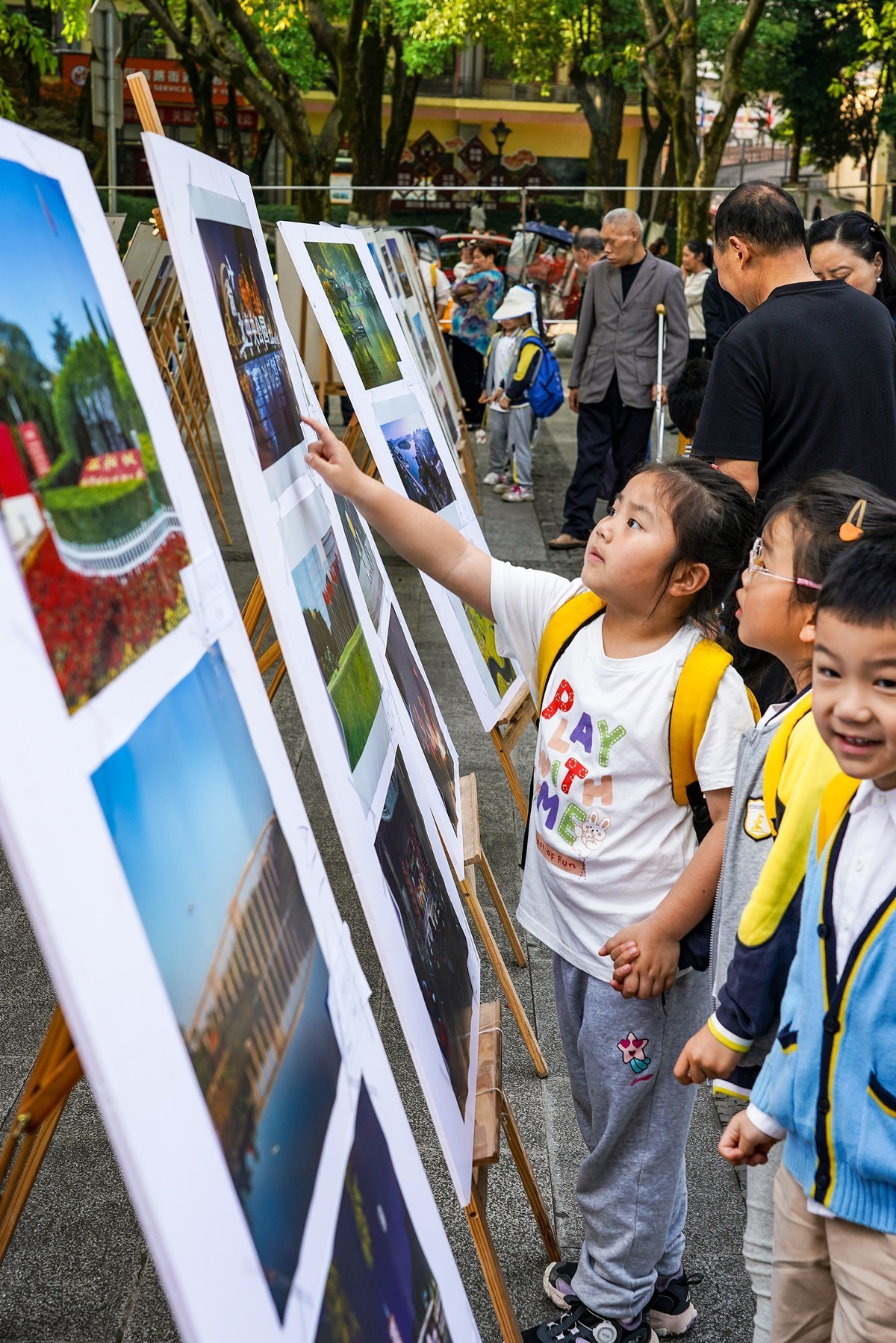 社区诗书画影展