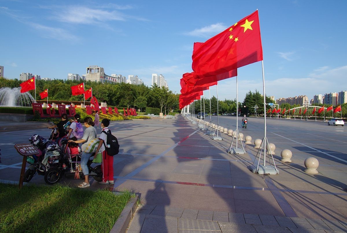 五星红旗迎风飘扬--20P