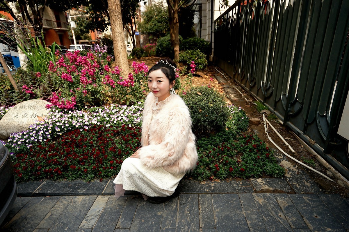 环境人像---大地音乐会所开心的张樱美女！