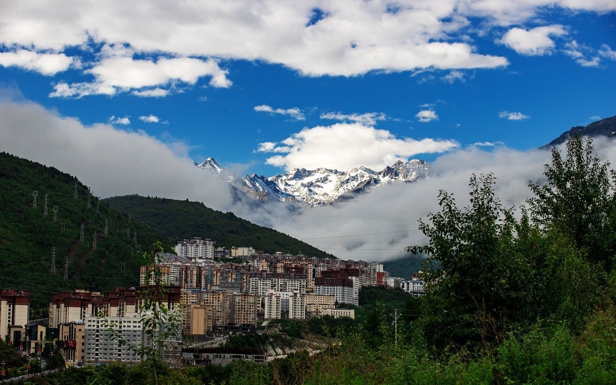 时光不语自清浅，岁月无言自安然。