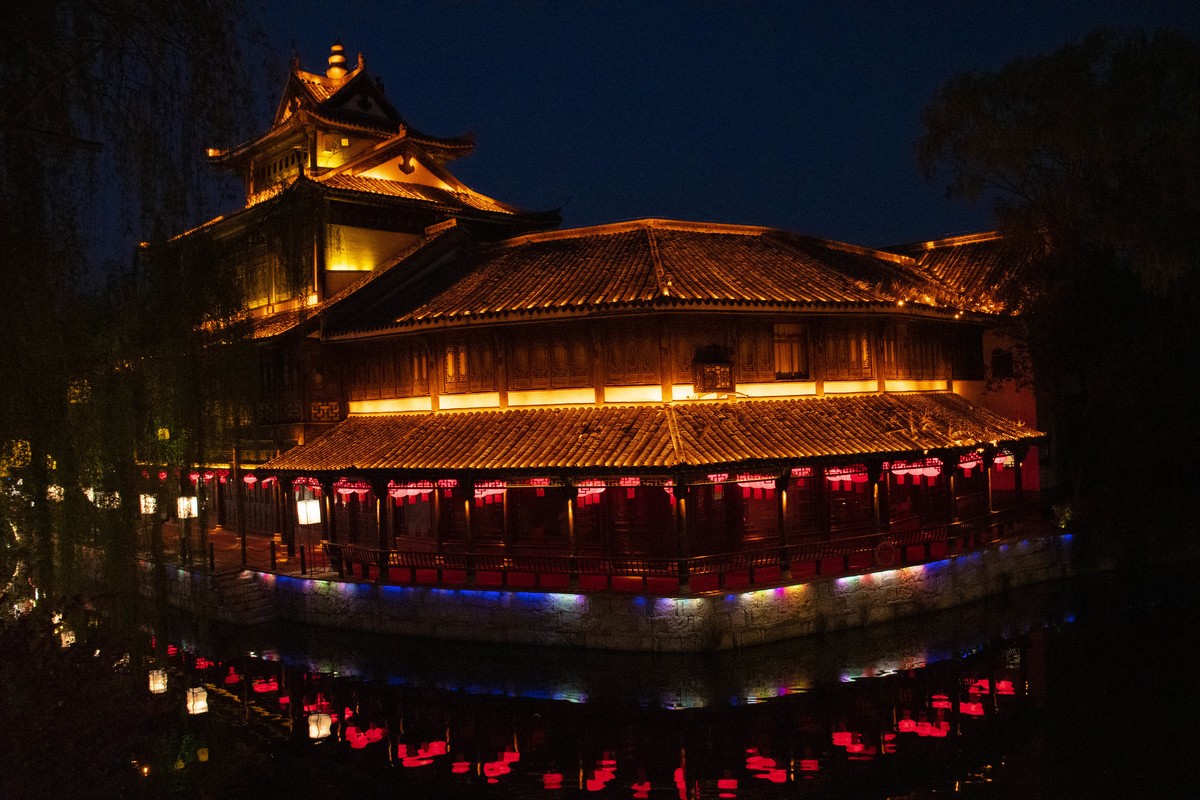 拍照狂魔之夜游台儿庄一【10P】