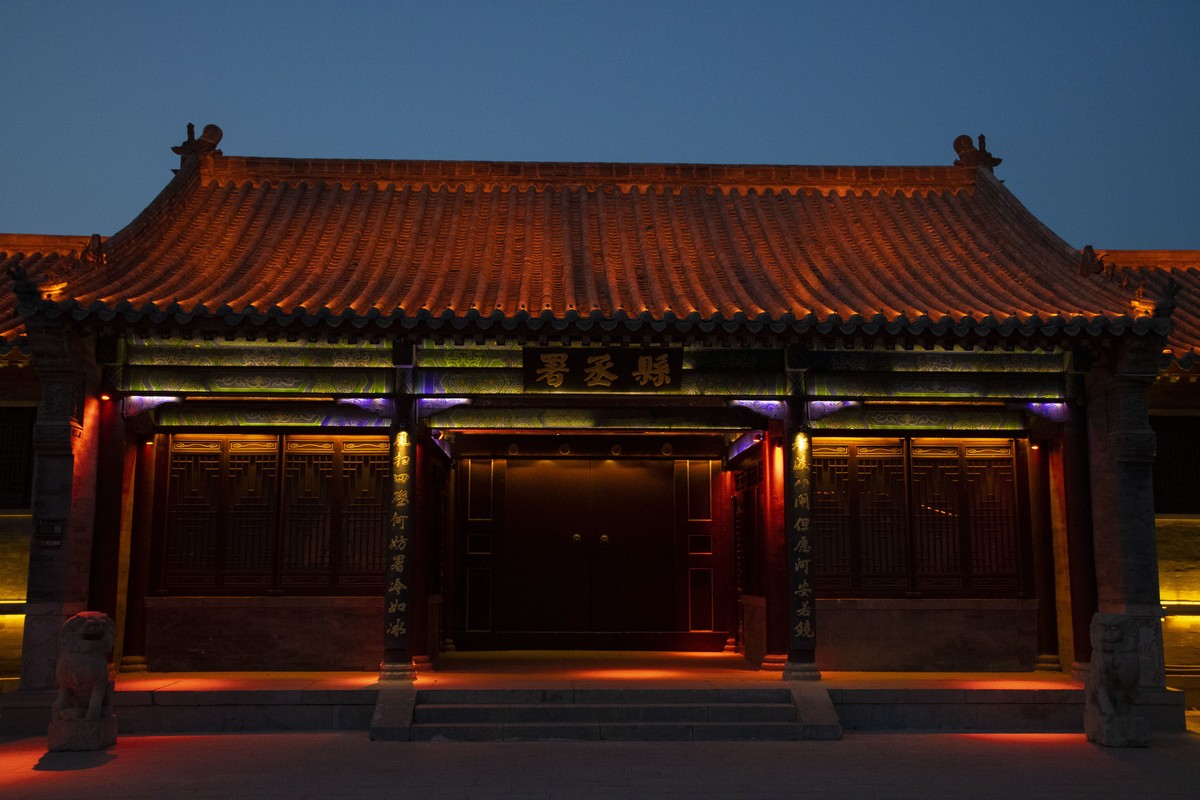 拍照狂魔之夜游台儿庄一【10P】