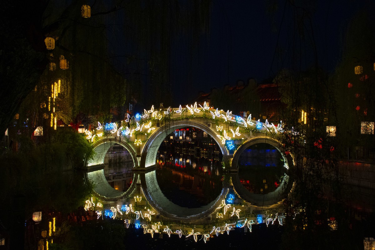 拍照狂魔之夜游台儿庄一【10P】