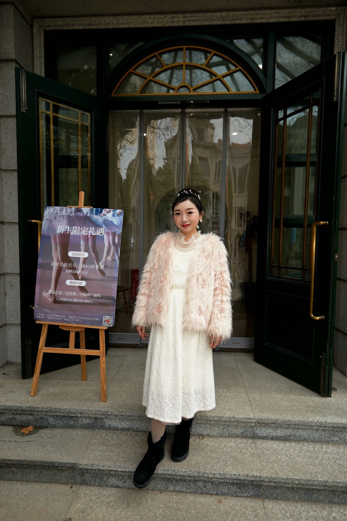 环境人像---大地音乐会所开心的张樱美女！