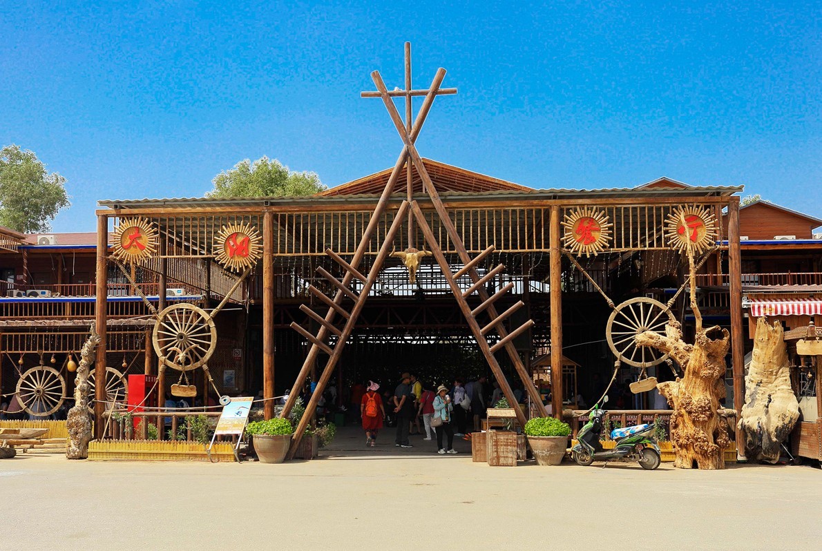 罗布人村寨---罗布人是古老的民族之一 生活在新疆的塔克拉玛干沙漠 塔里木河边