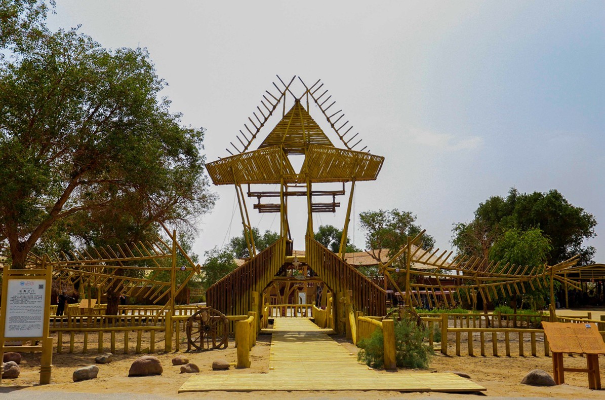 罗布人村寨---罗布人是古老的民族之一 生活在新疆的塔克拉玛干沙漠 塔里木河边