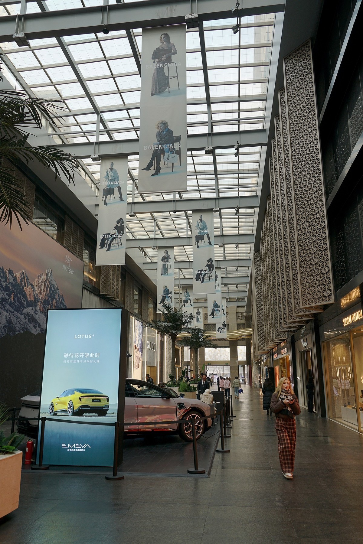 乌鲁木齐的奢品汇——“美美”商场步行街