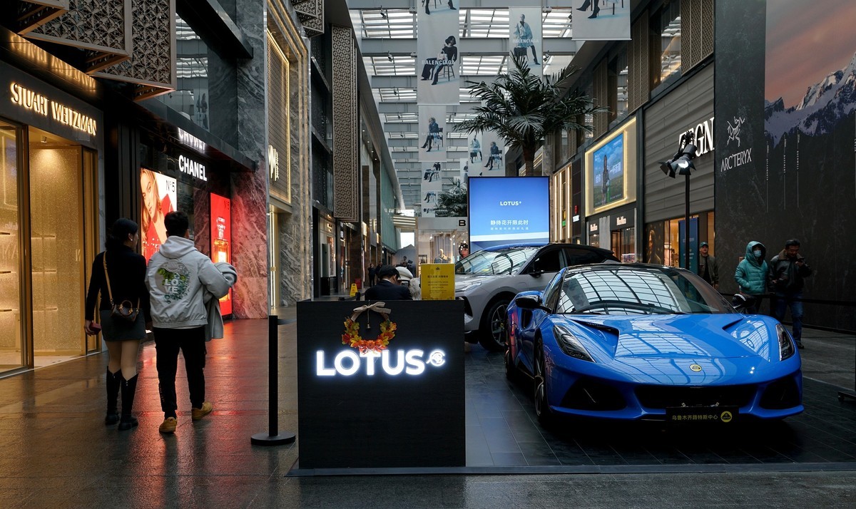 乌鲁木齐的奢品汇——“美美”商场步行街