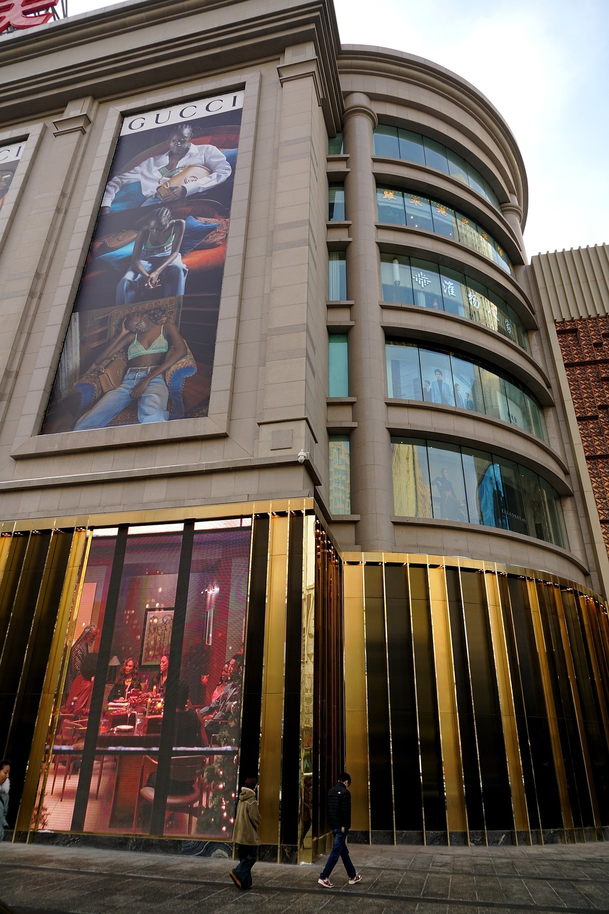 乌鲁木齐的奢品汇——“美美”商场步行街