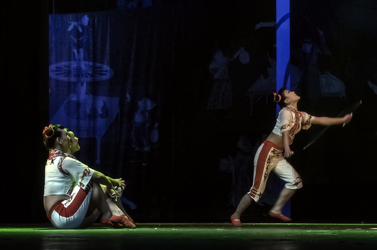 舞台摄影：杂技《小亲妹嘢》