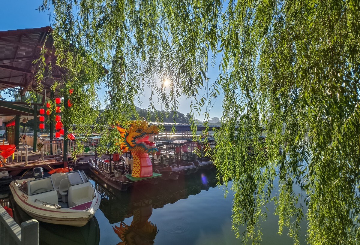 蓝天白云龙潭湖（5）